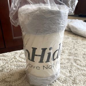 Unhide Silver Small Blanket